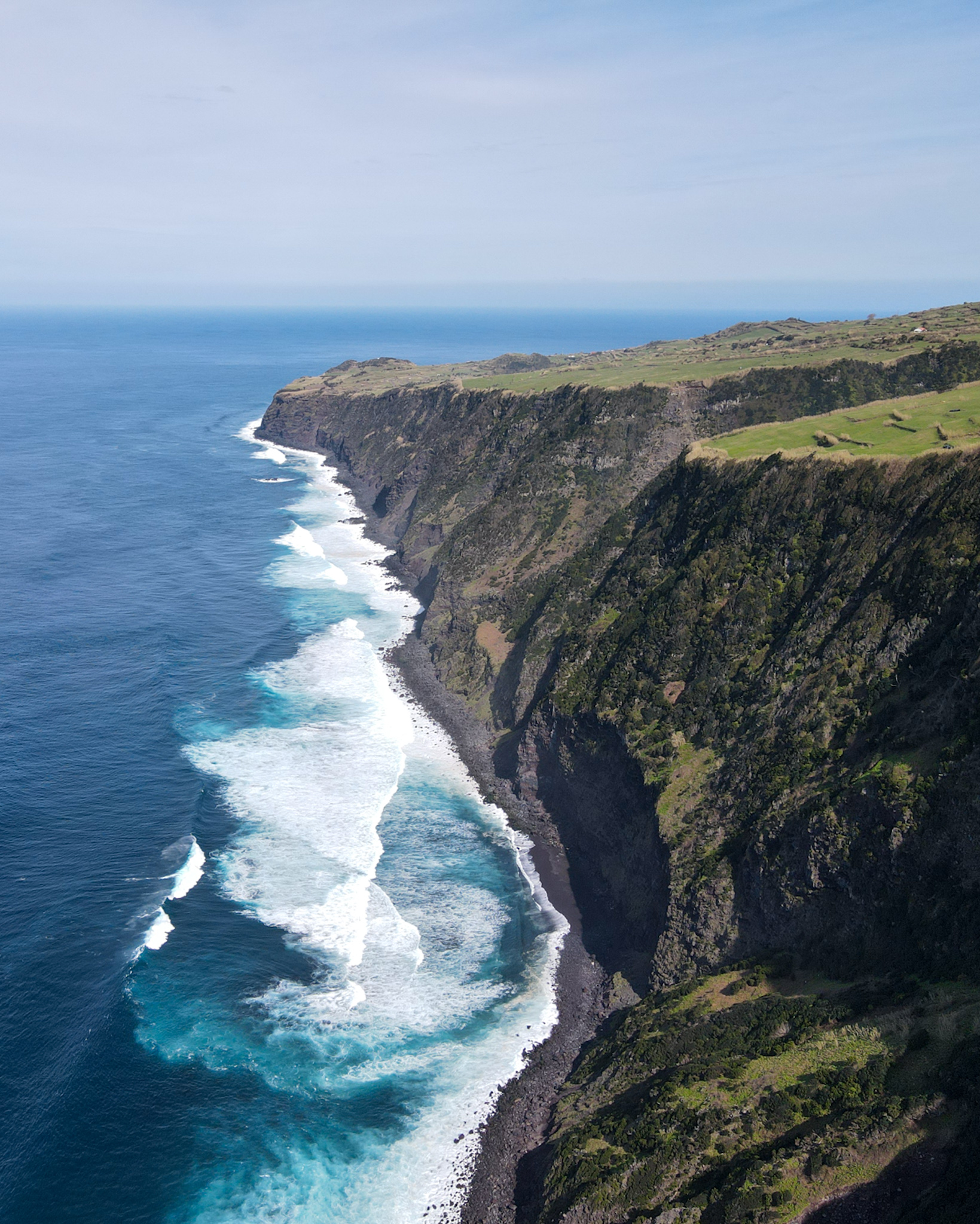 BETWEEN TRAILS AND LANDSCAPES — galeria