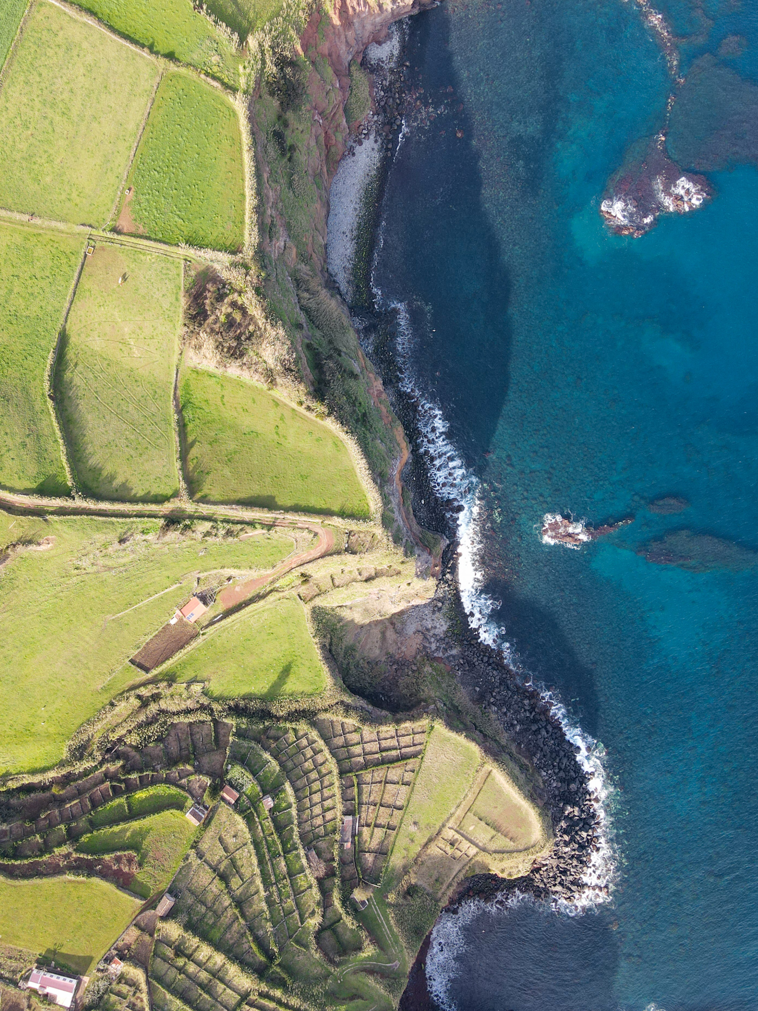 BETWEEN TRAILS AND LANDSCAPES — galeria